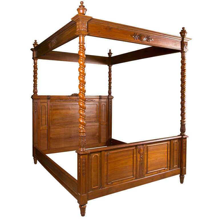 Antique Olympic Queen Size Canopy Bed at 1stdibs