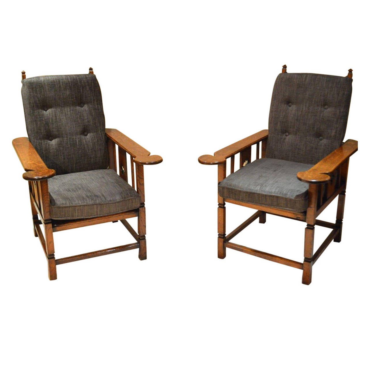 Pair of oak Arts & Crafts reclining chairs, 1900-10